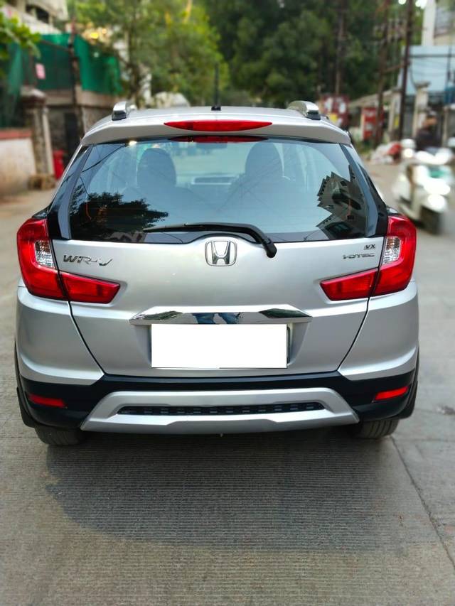 https://images10.gaadi.com/usedcar_image/3711939/original/processed_img2932456__used_car_2932456_1702176971.jpg?imwidth=6402
