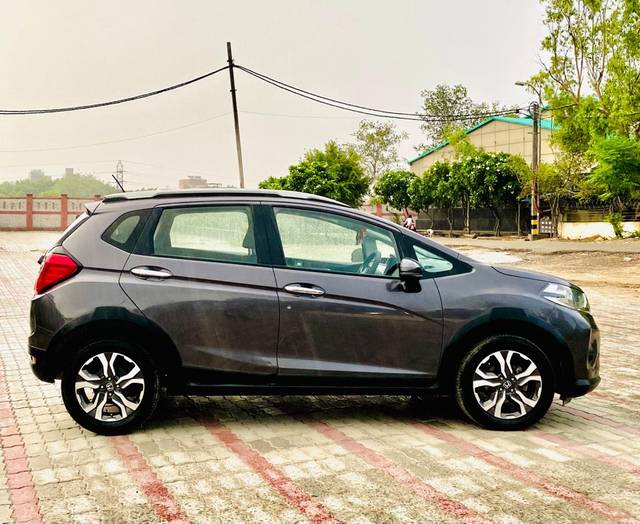 https://images10.gaadi.com/usedcar_image/3712041/original/img2932471__used_car_2932471_1702183852.jpg?imwidth=6401
