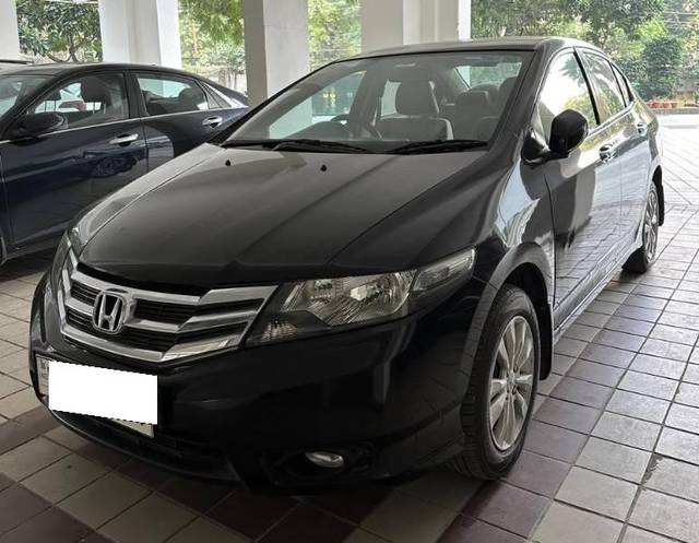 https://images10.gaadi.com/usedcar_image/3712054/original/processed_cc36a5de-dded-4918-8c1e-a6e93dabd5da.jpg?imwidth=6402