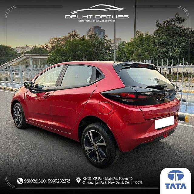 https://images10.gaadi.com/usedcar_image/3712116/original/processed_img2932511__used_car_2932511_1702187726.jpg?imwidth=6401