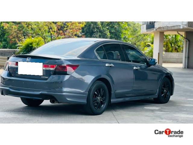 https://images10.gaadi.com/usedcar_image/3712130/original/processed_img2932515__used_car_2932515_1702187117.jpg?imwidth=6402