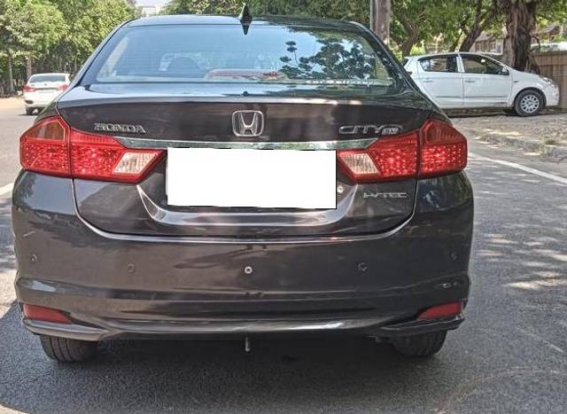 https://images10.gaadi.com/usedcar_image/3712132/original/processed_img2932517__used_car_2932517_1702187135.jpg?imwidth=6401