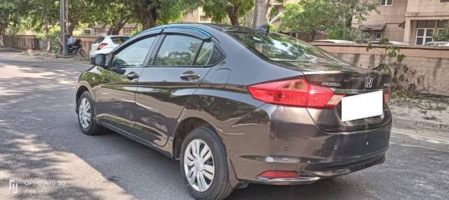 https://images10.gaadi.com/usedcar_image/3712132/original/processed_img2932517__used_car_2932517_1702187162.jpg?imwidth=6402