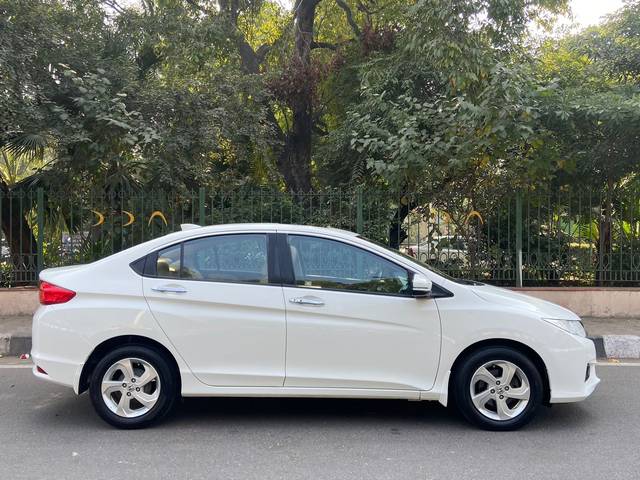 https://images10.gaadi.com/usedcar_image/3712171/original/img2932524__used_car_2932524_1702188808.jpg?imwidth=6401