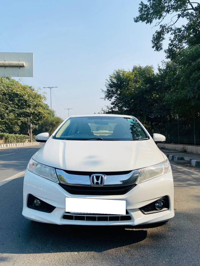 https://images10.gaadi.com/usedcar_image/3712171/original/processed_img2932524__used_car_2932524_1702188812.jpg?imwidth=6400