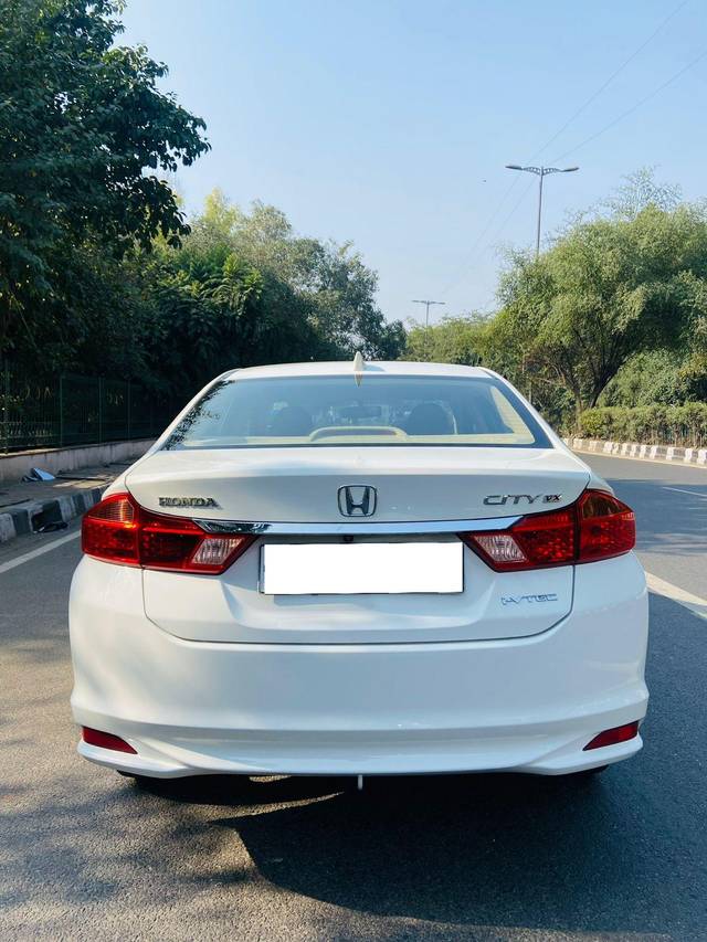 https://images10.gaadi.com/usedcar_image/3712171/original/processed_img2932524__used_car_2932524_1702188816.jpg?imwidth=6402