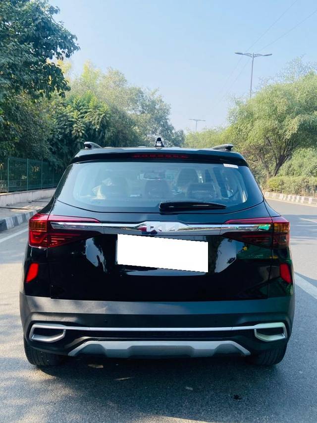 https://images10.gaadi.com/usedcar_image/3712172/original/processed_img2932525__used_car_2932525_1702188973.jpg?imwidth=6402