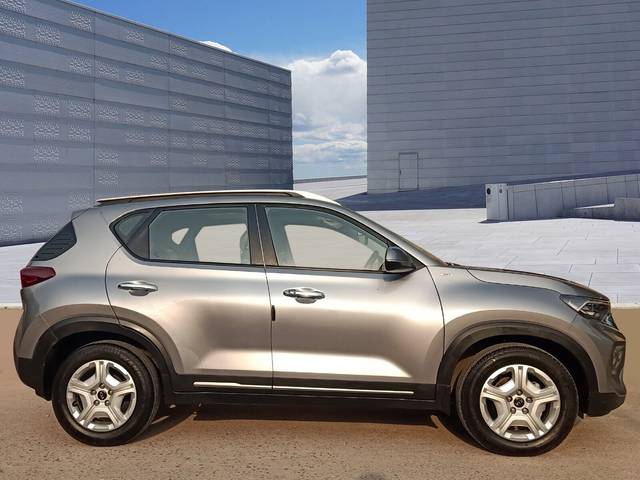 https://images10.gaadi.com/usedcar_image/3712253/original/img2932573__used_car_2932573_1702190814.jpg?imwidth=6401