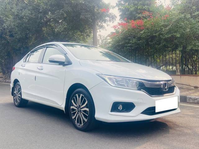 https://images10.gaadi.com/usedcar_image/3712270/original/processed_img2932579__used_car_2932579_1702191342.jpg?imwidth=6400