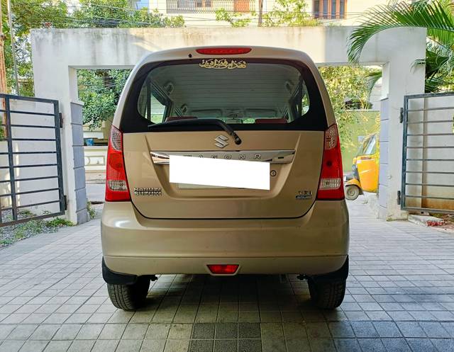 https://images10.gaadi.com/usedcar_image/3712317/original/processed_img2932590__usedcar_img20231209161039_2021702193128_1702193206.jpg?imwidth=6402