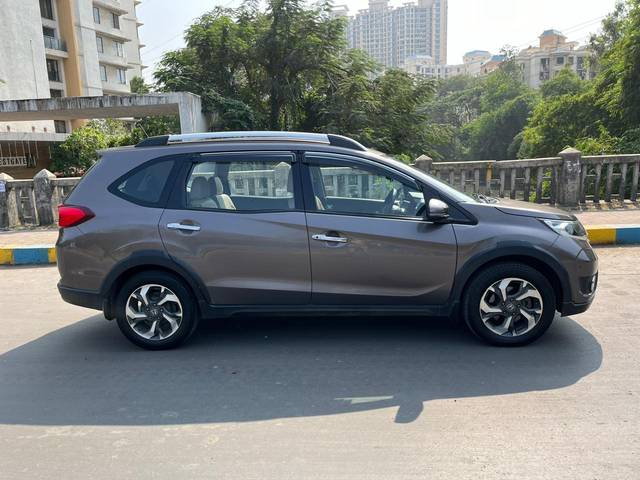 https://images10.gaadi.com/usedcar_image/3712395/original/processed_img2932619__used_car_2932619_1702195935.jpg?imwidth=6401