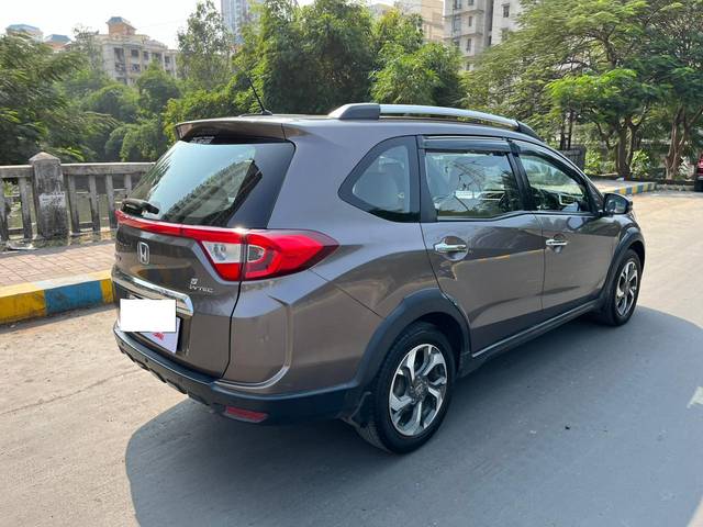 https://images10.gaadi.com/usedcar_image/3712395/original/processed_img2932619__used_car_2932619_1702195939.jpg?imwidth=6402