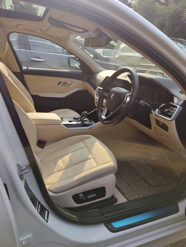 https://images10.gaadi.com/usedcar_image/3712408/original/img2932622__used_car_2932622_1702372267.jpg?imwidth=6402