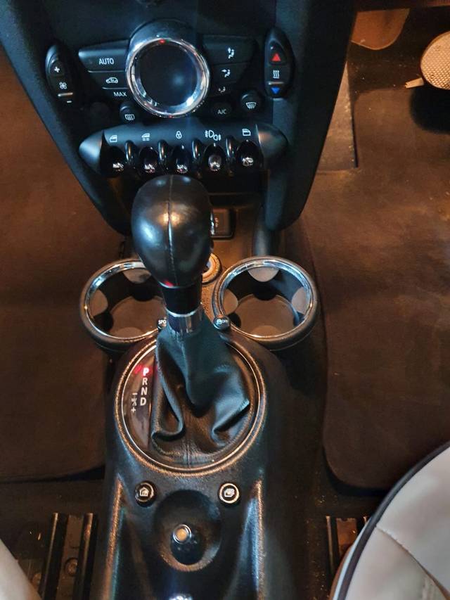 https://images10.gaadi.com/usedcar_image/3712413/original/img2932624__used_car_2932624_1702196675.jpg?imwidth=6401