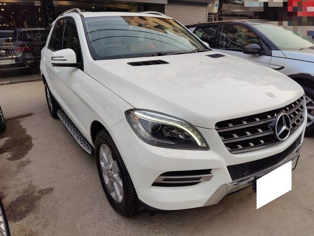 https://images10.gaadi.com/usedcar_image/3712452/original/processed_img2932650__used_car_2932650_1702812316.jpg?imwidth=6401