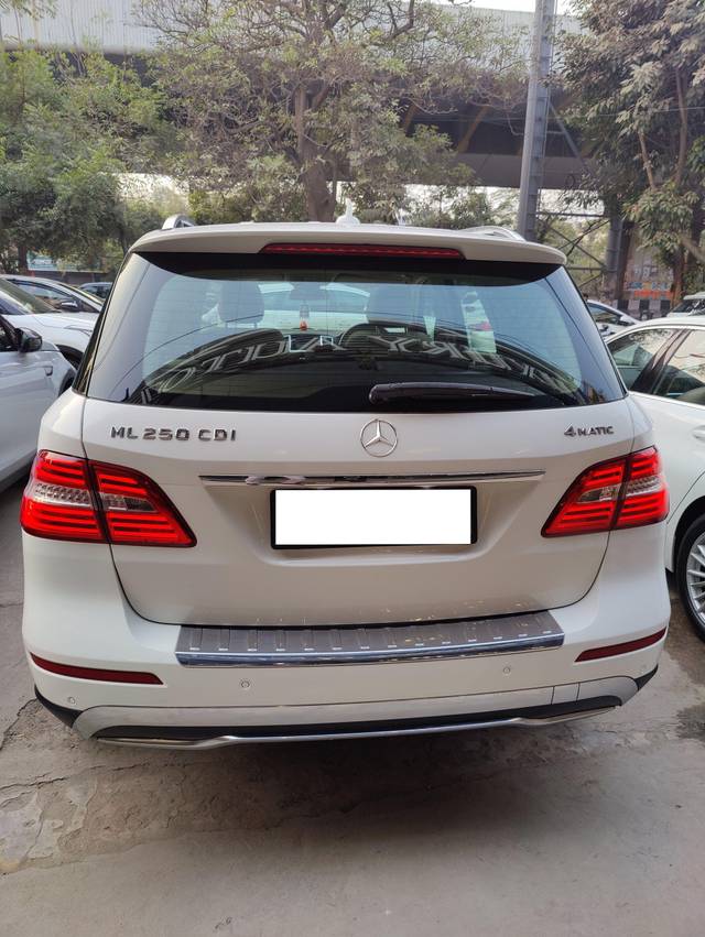 https://images10.gaadi.com/usedcar_image/3712452/original/processed_img2932650__used_car_2932650_1702812320.jpg?imwidth=6402