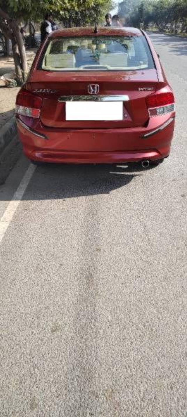 https://images10.gaadi.com/usedcar_image/3712633/original/processed_a7ce1ae6-3f87-4b25-86a2-a69a9c4d78d6.jpg?imwidth=6402