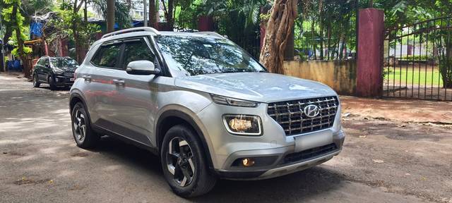 https://images10.gaadi.com/usedcar_image/3712646/original/img2932713__used_car_2932713_1702205753.jpg?imwidth=6401