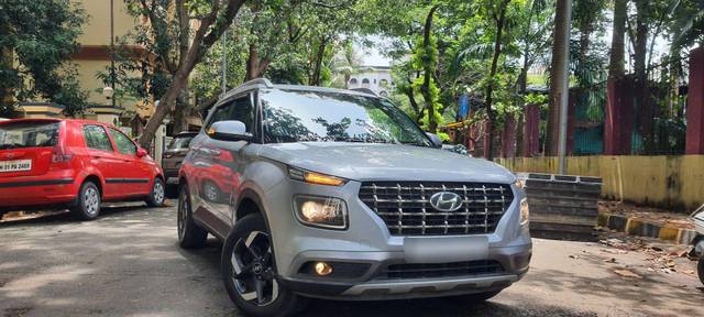 https://images10.gaadi.com/usedcar_image/3712646/original/processed_img2932713__used_car_2932713_1702205743.jpg?imwidth=6400