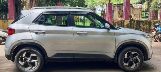 https://images10.gaadi.com/usedcar_image/3712646/original/processed_img2932713__used_car_2932713_1702205758.jpg?imwidth=6402