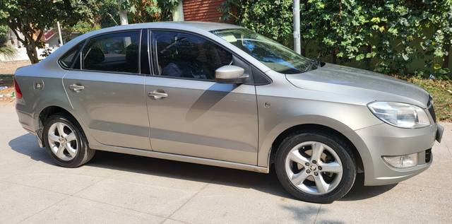 https://images10.gaadi.com/usedcar_image/3712665/original/img2932720__used_car_2932720_1702206335.jpg?imwidth=6400