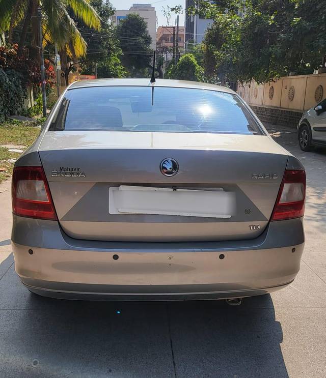 https://images10.gaadi.com/usedcar_image/3712665/original/processed_img2932720__used_car_2932720_1702206313.jpg?imwidth=6402
