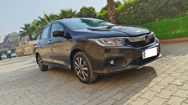 https://images10.gaadi.com/usedcar_image/3712701/original/processed_img2932735__used_car_2932735_1702207675.jpg?imwidth=6400
