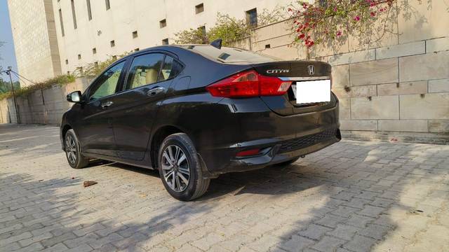 https://images10.gaadi.com/usedcar_image/3712701/original/processed_img2932735__used_car_2932735_1702207680.jpg?imwidth=6402