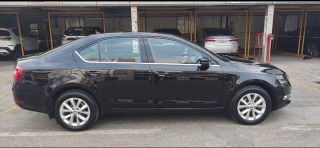 https://images10.gaadi.com/usedcar_image/3712746/original/img2932767__used_car_2932767_1702208652.jpg?imwidth=6401