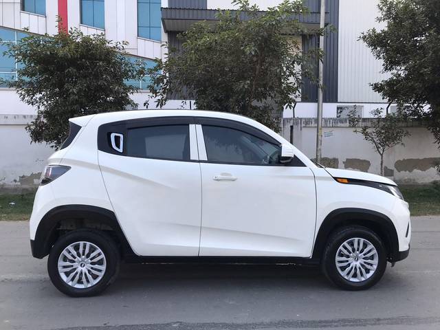 https://images10.gaadi.com/usedcar_image/3712759/original/processed_img2932772__used_car_2932772_1702209243.jpg?imwidth=6401