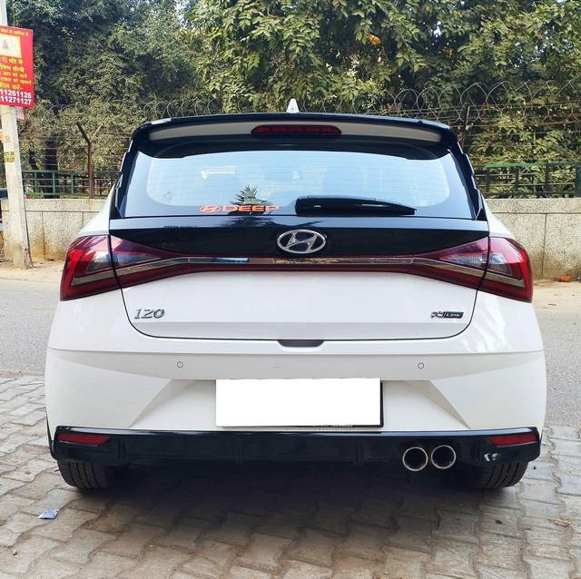 https://images10.gaadi.com/usedcar_image/3712897/original/processed_img2932819__used_car_2932819_1702292768.jpg?imwidth=6402