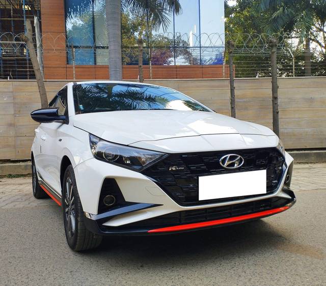 https://images10.gaadi.com/usedcar_image/3712897/original/processed_img2932819__used_car_2932819_1702292777.jpg?imwidth=6400