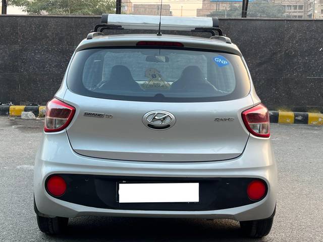 https://images10.gaadi.com/usedcar_image/3712902/original/processed_img2932820__usedcar_img_8569_28581702214485_1702214562.jpg?imwidth=6402