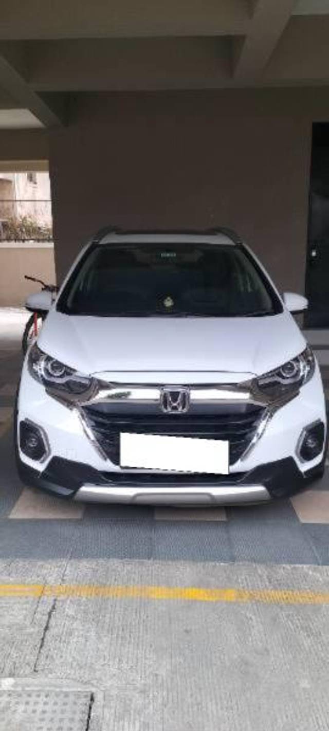 https://images10.gaadi.com/usedcar_image/3713120/original/processed_481c125a-791e-4ffc-bcd2-df6b5150a704.jpg?imwidth=6400