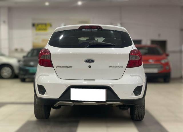 https://images10.gaadi.com/usedcar_image/3713161/original/processed_img2932857__used_car_2932857_1702225319.jpg?imwidth=6401
