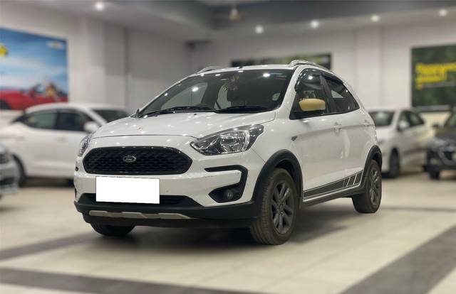 https://images10.gaadi.com/usedcar_image/3713161/original/processed_img2932857__used_car_2932857_1702225321.jpg?imwidth=6402