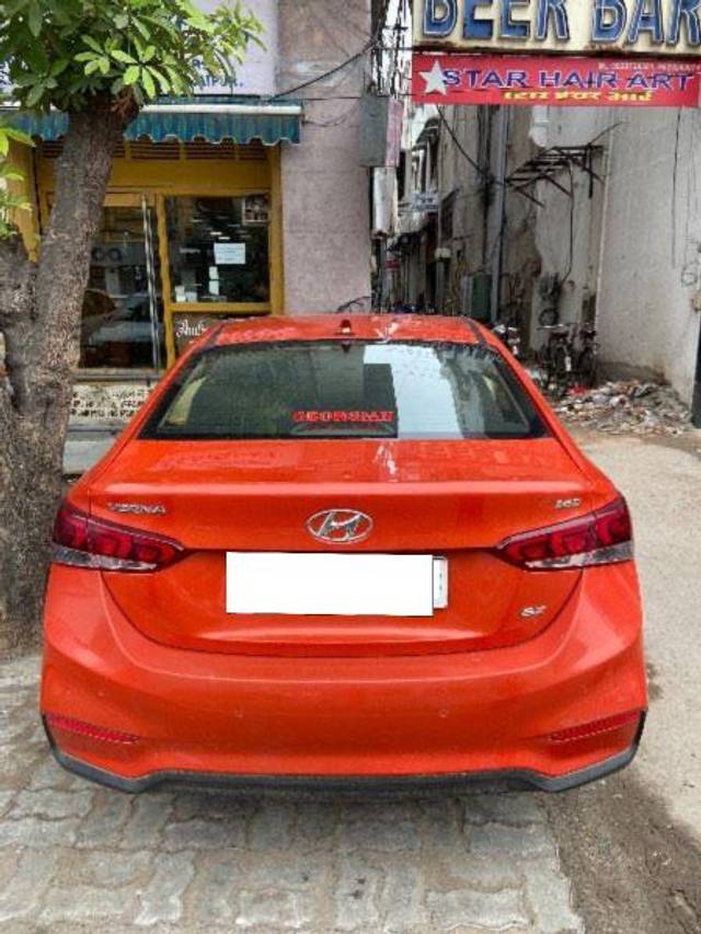 https://images10.gaadi.com/usedcar_image/3713164/original/processed_2dd83874-453f-49fc-b666-e01cd1c0f2c5.JPG?imwidth=6401