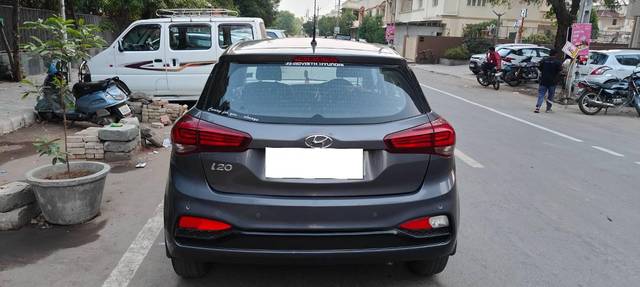 https://images10.gaadi.com/usedcar_image/3713167/original/processed_8411e63f-5ec7-431f-8ac5-99371dda912e.jpg?imwidth=6402