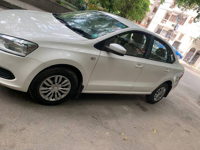 https://images10.gaadi.com/usedcar_image/3713290/original/img2932866__used_car_2932866_1702231885.jpg?imwidth=6402