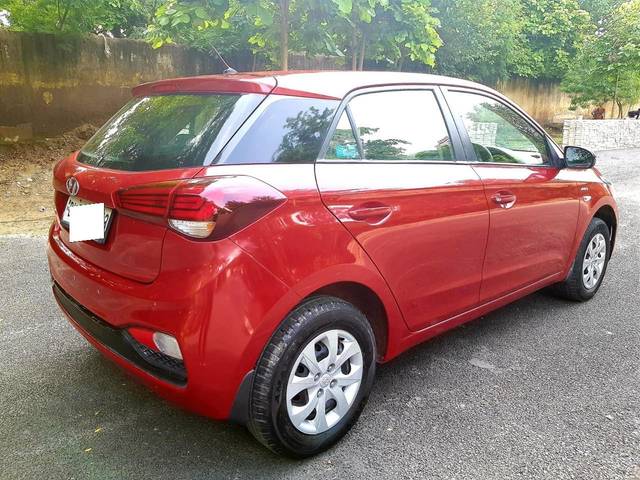 https://images10.gaadi.com/usedcar_image/3713294/original/processed_img2932867__used_car_2932867_1702232881.jpg?imwidth=6401