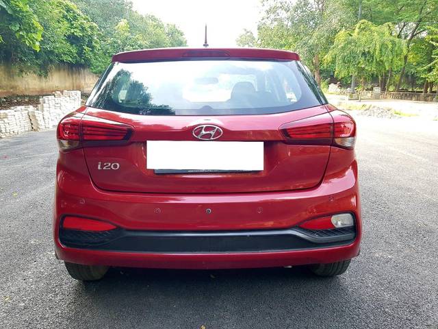 https://images10.gaadi.com/usedcar_image/3713294/original/processed_img2932867__used_car_2932867_1702237047.jpg?imwidth=6402