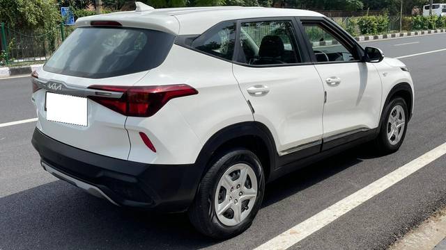 https://images10.gaadi.com/usedcar_image/3713406/original/processed_img2932882__used_car_2932882_1702245061.jpg?imwidth=6402