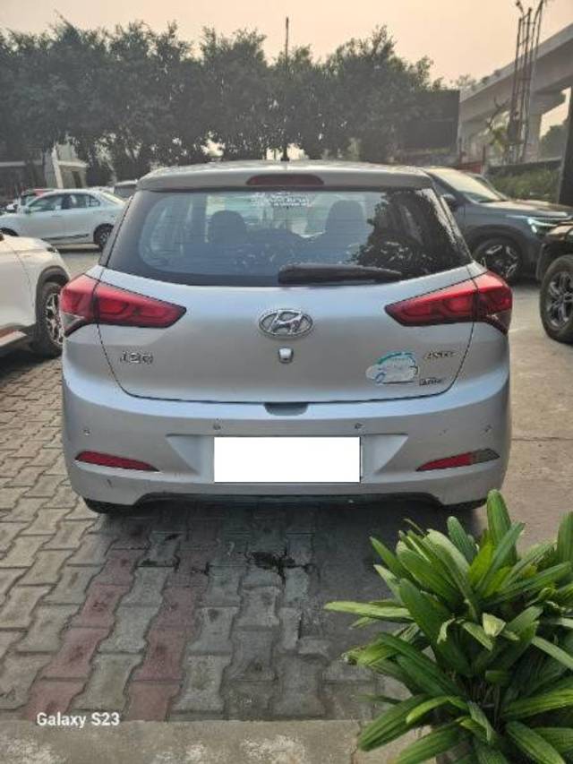 https://images10.gaadi.com/usedcar_image/3713436/original/processed_c8c80b6f-5b8d-4f11-a0e1-e51e2c526d14.jpg?imwidth=6401