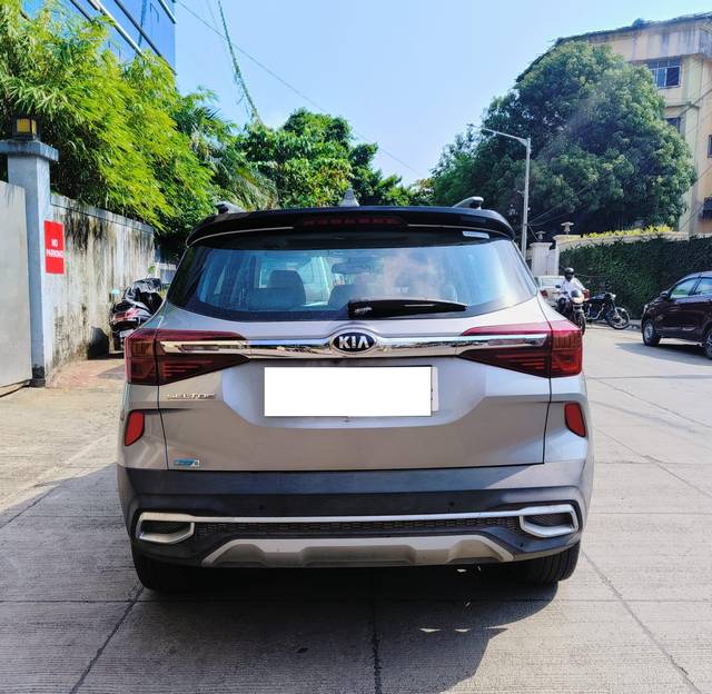 https://images10.gaadi.com/usedcar_image/3713495/original/processed_img2932886__usedcar_5_60671702265150_1702265172.jpg?imwidth=6401