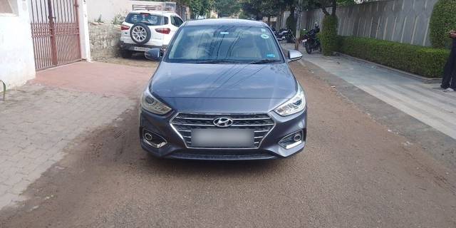 https://images10.gaadi.com/usedcar_image/3713741/original/04__VCC_1828007_94_1701667397.jpg?imwidth=6400