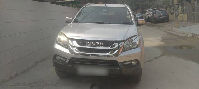 https://images10.gaadi.com/usedcar_image/3713755/original/04__VCC_1828035_94_1701670607.jpg?imwidth=6400