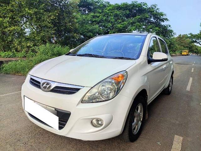 https://images10.gaadi.com/usedcar_image/3713829/original/processed_fac46619-8213-4b60-b4fe-019ff77f49f3.jpeg?imwidth=6402