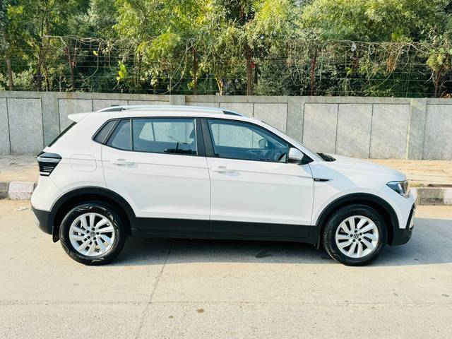 https://images10.gaadi.com/usedcar_image/3713838/original/processed_img2933001__usedcar_photo_2023_12_10_18_00_06_7601702278383_1702278397.jpg?imwidth=6401