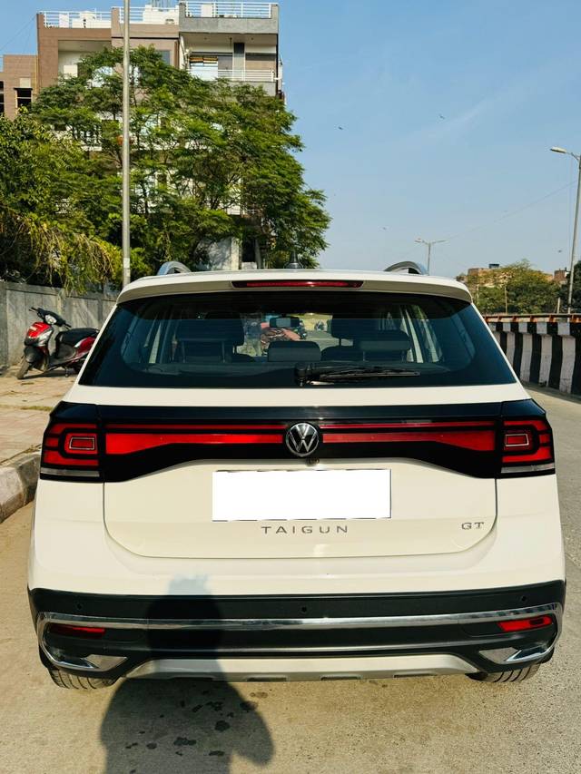 https://images10.gaadi.com/usedcar_image/3713838/original/processed_img2933001__usedcar_photo_2023_12_10_18_00_16_7601702278383_1702278397.jpg?imwidth=6402