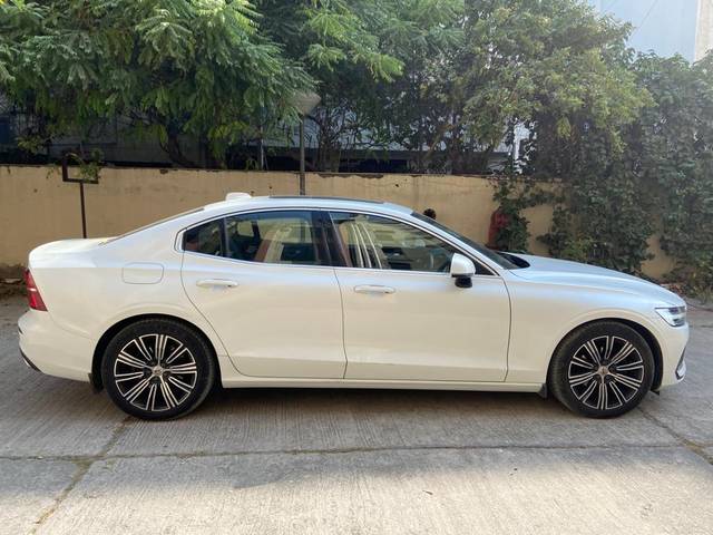 https://images10.gaadi.com/usedcar_image/3714011/original/img2933077__used_car_2933077_1702284349.jpg?imwidth=6402